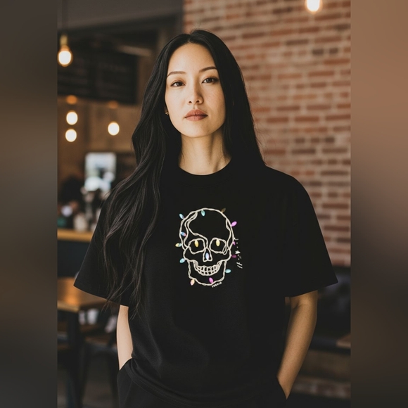 Torrid Black Skull Lights Crew Ladies Short Sleeve Shirt Size 2X - Picture 4 of 4